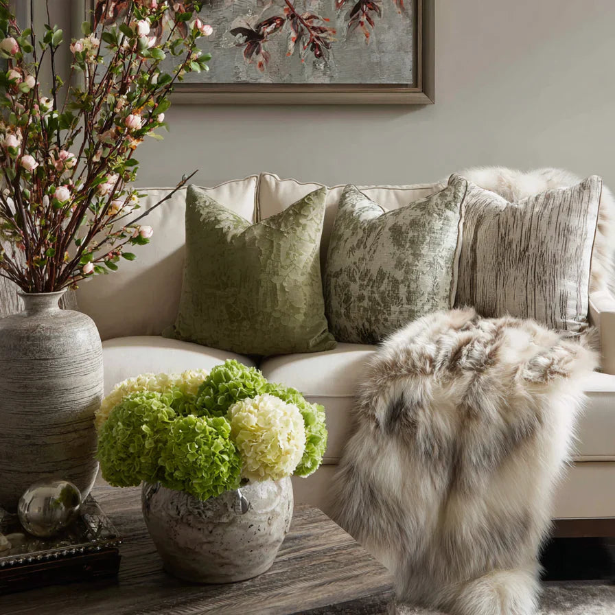Pillows & Throws